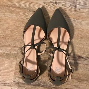 NWOT JG Grey Pointed Flats Size 7.5